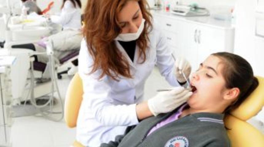 Aksu&rsquo;da 2 Ayda Bin 800 &Ccedil;ocuğun Dişi &Uuml;cretsiz Tedavi Edildi