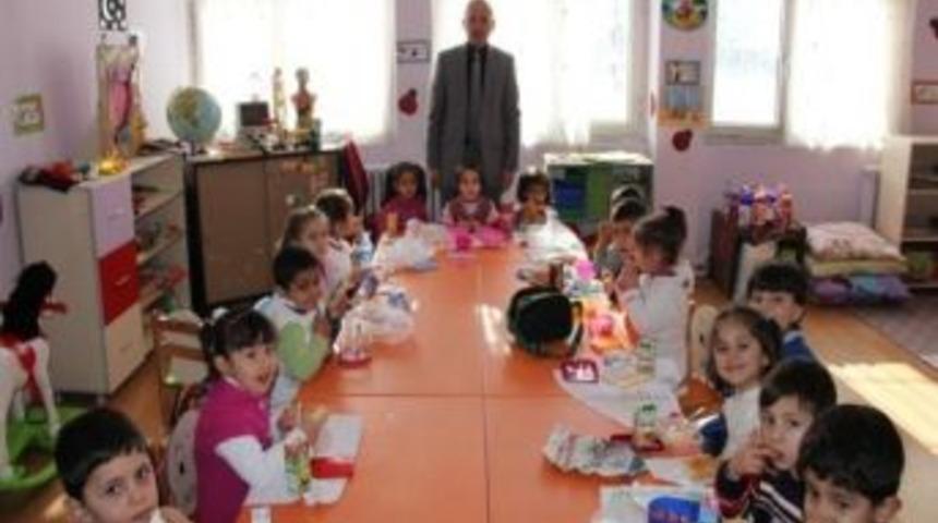 Vali Yurdakul, Anaokulu &Ouml;ğrencilerini Ziyaret Etti