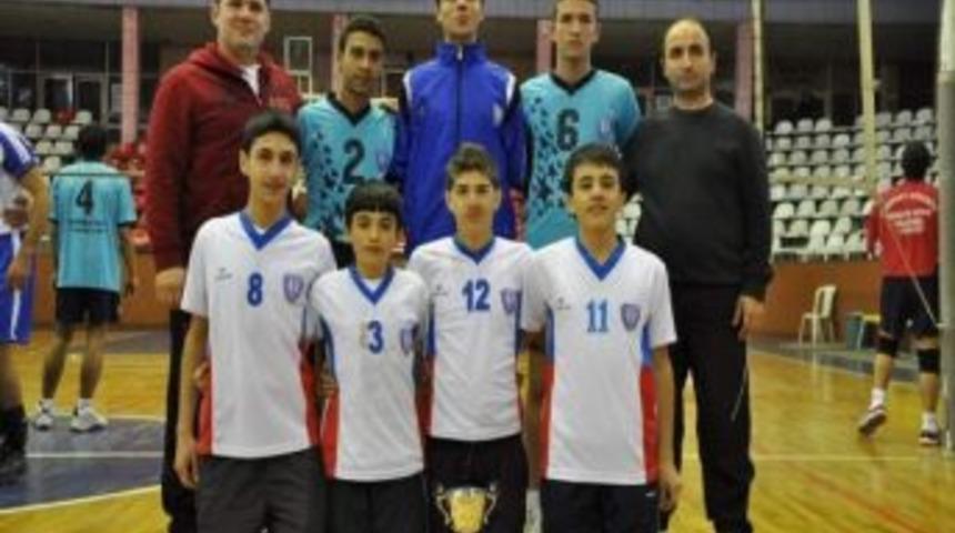 Şahinbey Yıldız Erkekler Voleybol Takımı İl 2.si Oldu