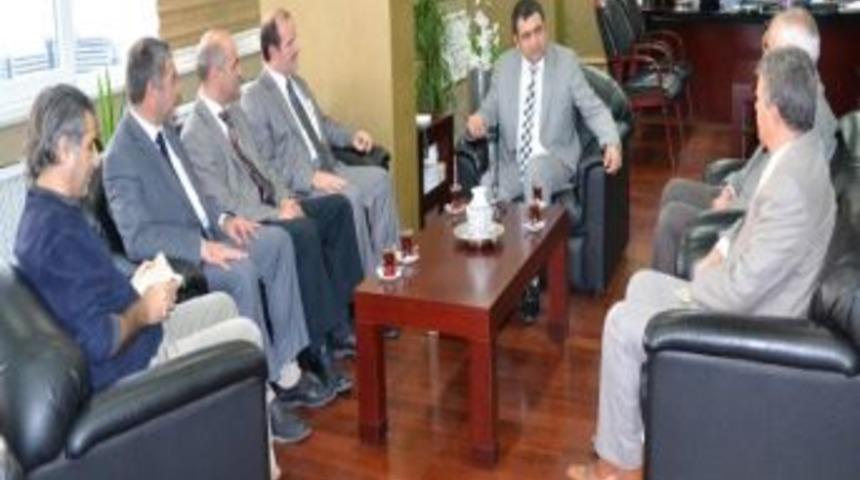 Eğitim-bir-sen'den Rekt&ouml;r La&ccedil;iner'e Destek