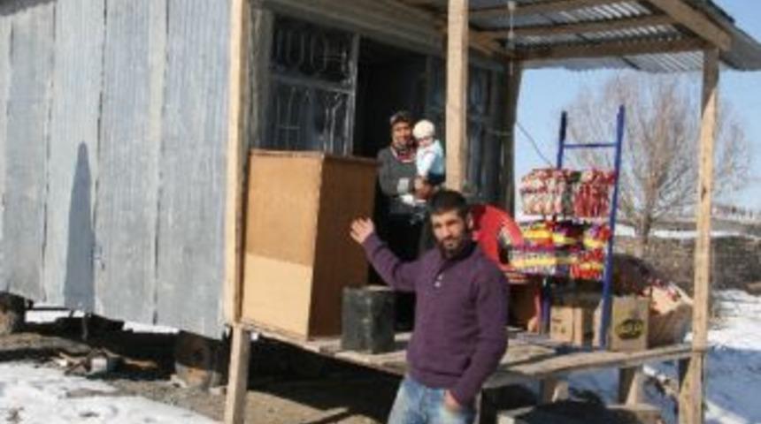 İki Odalı "seyyar Ev"de Yaşıyorlar