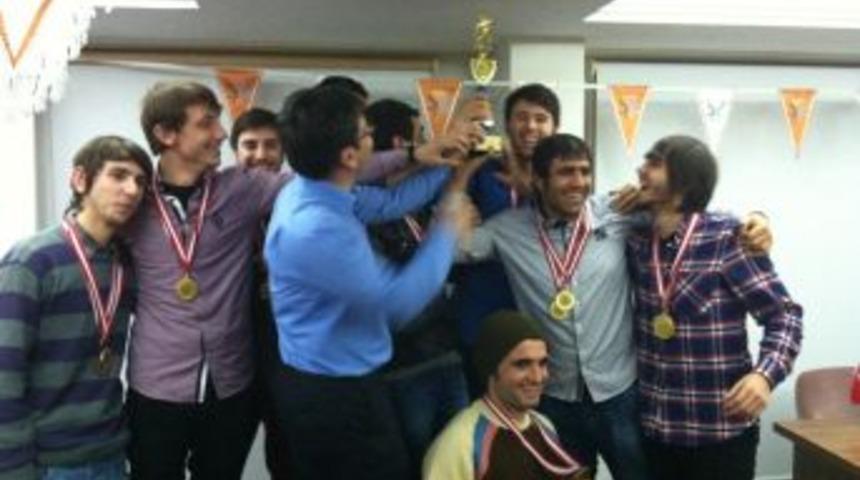 Kul&uuml;p İzmir Kupası I&ccedil;in 480 &Uuml;niversiteli Ter D&ouml;kt&uuml;