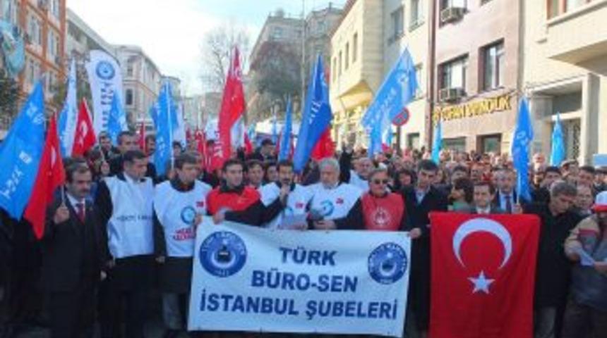 Maaş Zammını Protesto Edip Bordro Yaktılar