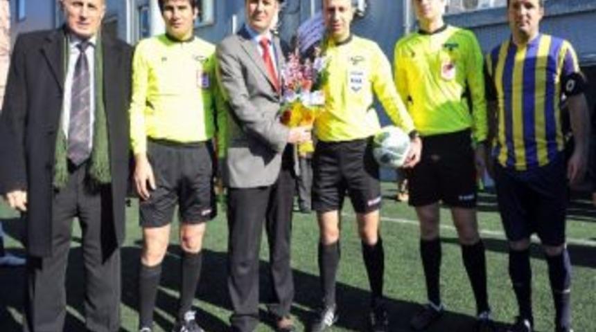 Fıfa Kokartı Taşıyacak Olan Hakem Barış Şimşek Memleketi Trabzon&rsquo;da &Ouml;d&uuml;llendirildi