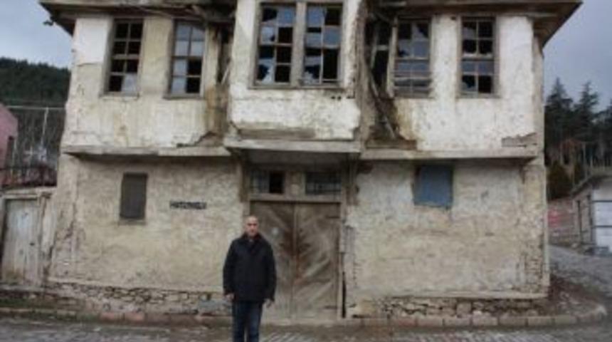 Tarihi Bina Restore Edilmeyi Bekliyor