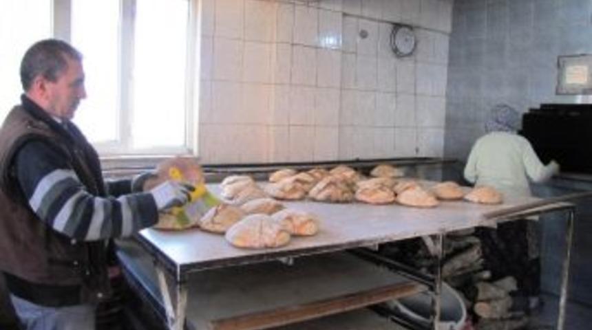 Fırın Sahibi Halkın Talebi &Uuml;zerine K&ouml;y Ekmeği &Ccedil;ıkarmaya Başladı