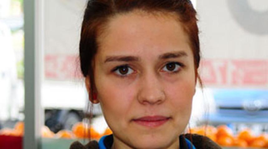 Refiye Yılmaz,  doktora ateş p&uuml;sk&uuml;rd&uuml;