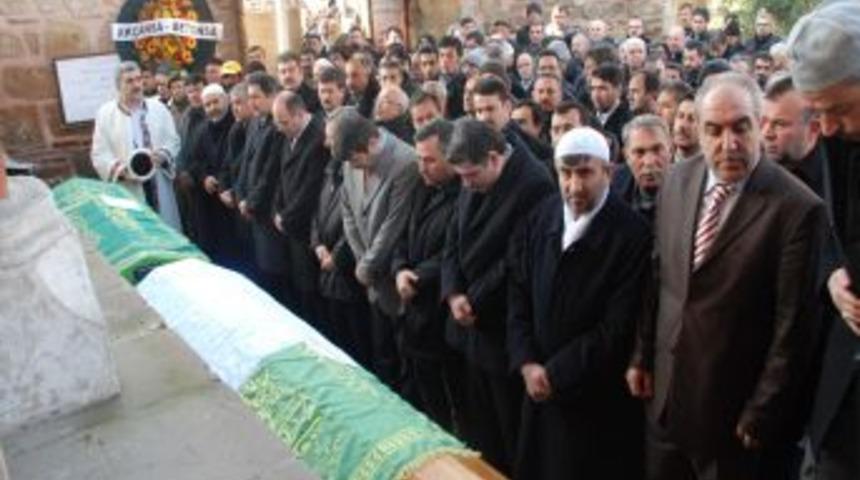 Mesiad Başkanı Hayati Erkek'in Annesi Toprağa Verildi