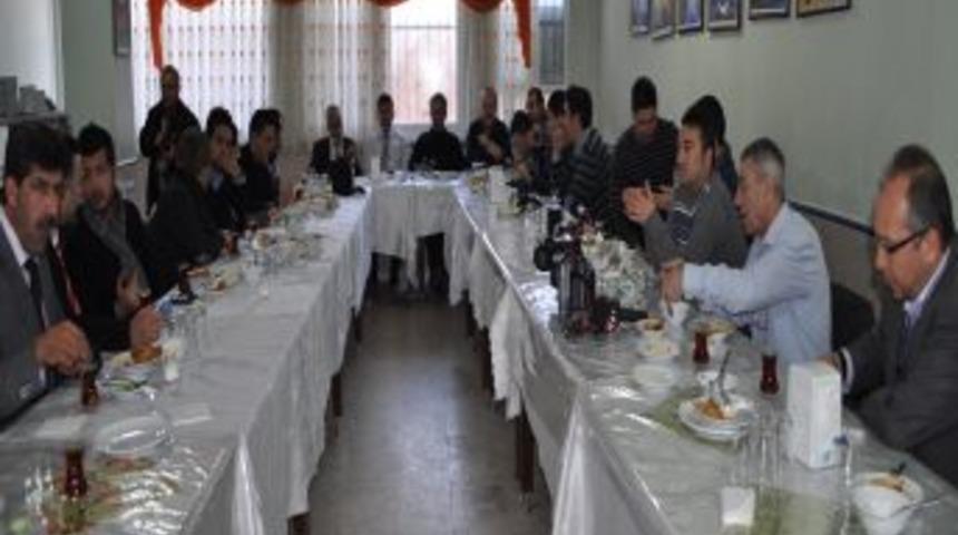 &Ouml;zel Fırat İlk&ouml;ğretim, Balıkesir'deki Gazetecileri Yemekte Buluşturdu