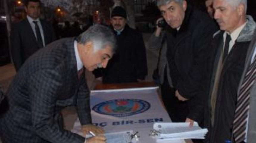 B&uuml;y&uuml;kaslan&rsquo;dan Memur Sen&rsquo;in İmza Kampanyasına Destek