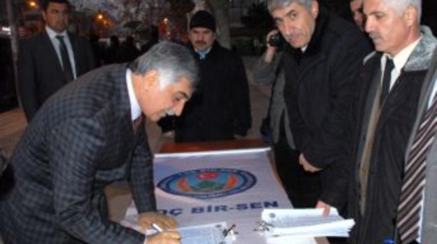 Başkan B&uuml;y&uuml;kaslan&rsquo;dan Kamuda Kıyafet &Ouml;zg&uuml;rl&uuml;ğ&uuml;ne Destek