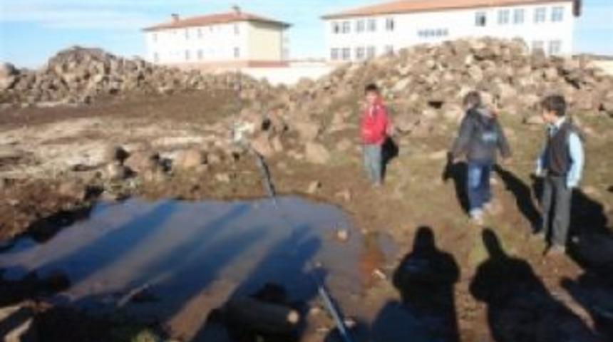 Susuz okulda eğitim &ccedil;ilesi