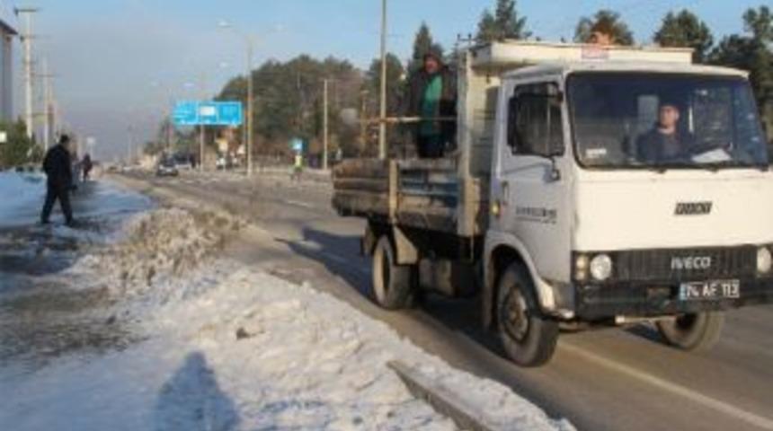 Belediye Buzlanmalara Karşı &Ouml;nlem Alıyor