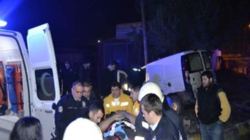 Viyad&uuml;k Altında Korkutan Kaza