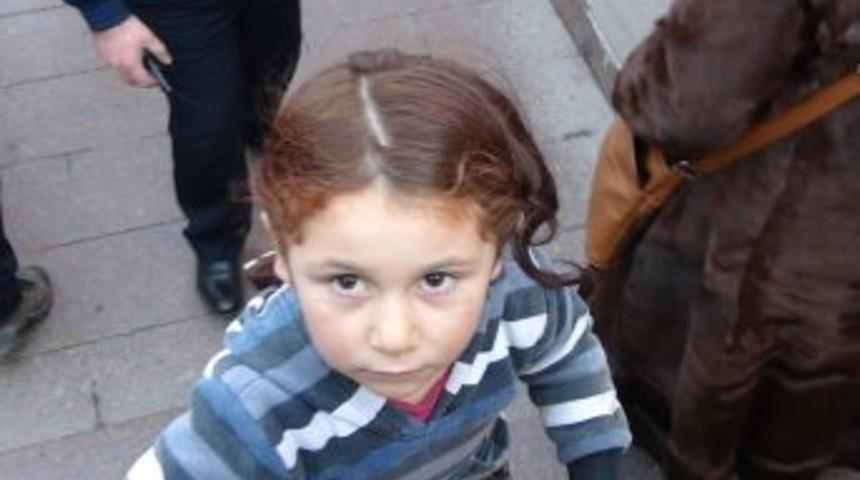 Kızını Dilendiren Anneye Zabıta Tepkisi