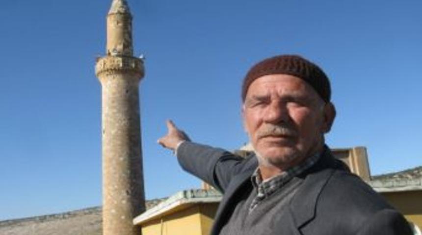 Tarihi Minare Yetkililerin İlgisini Bekliyor