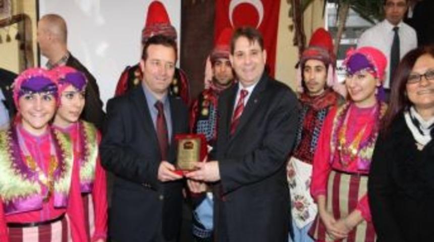 Konak Belediyesi &Ccedil;arşı Esanafının Yanında