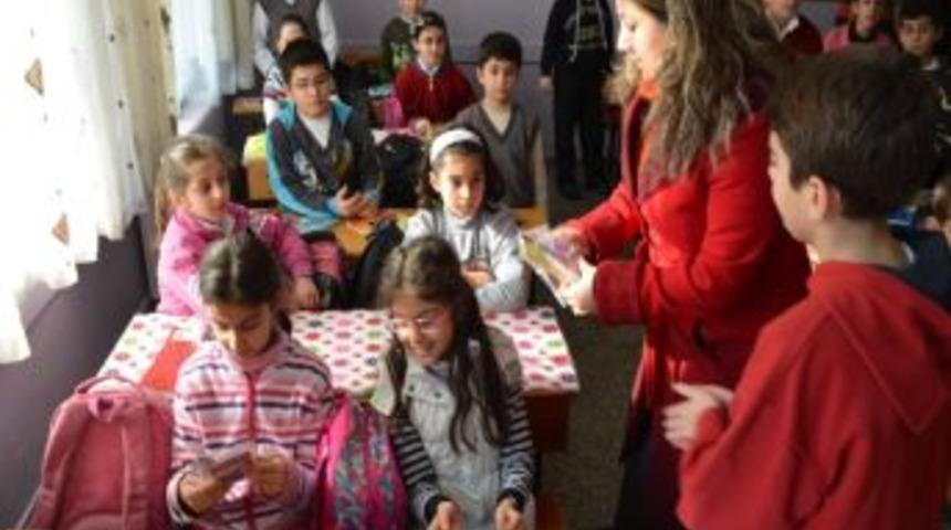 &Ouml;ğrencilere Kırtasiye Yardımı Yapıldı