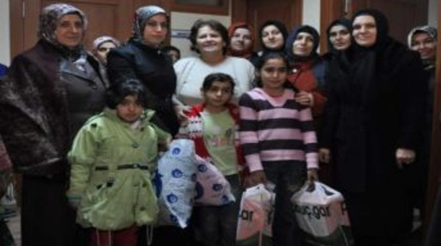 Dilovası Belediyesi'nden &Ouml;ğrencilere Giyecek Yardımı