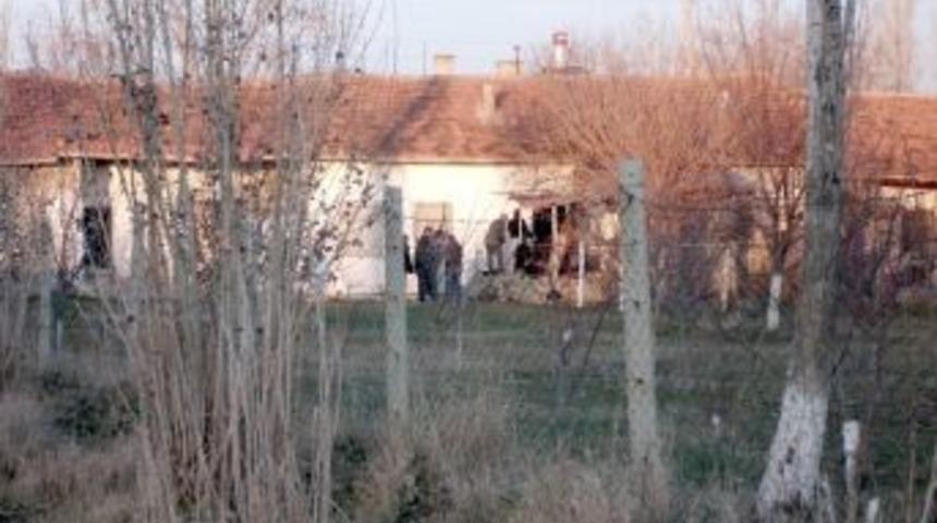 Kırşehir&rsquo;de Ağaca Asılı Ceset Bulundu