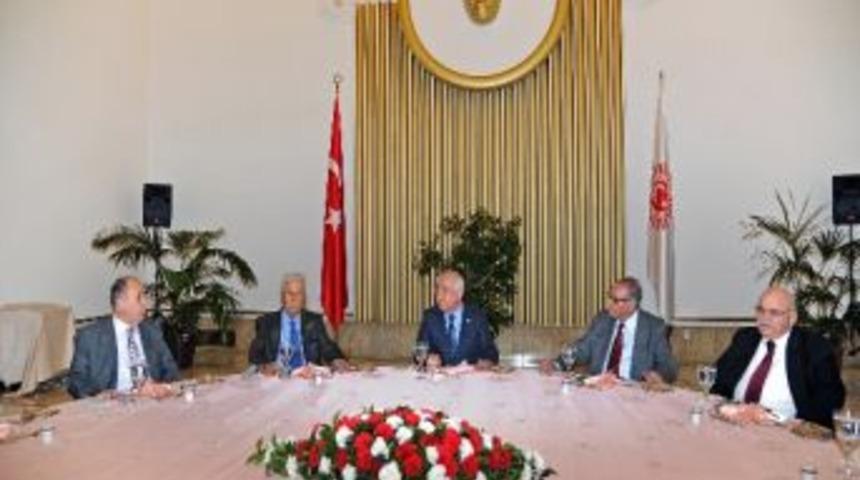Tbmm Başkanı &Ccedil;i&ccedil;ek, Eski Meclis Başkanlarını Buluşturdu