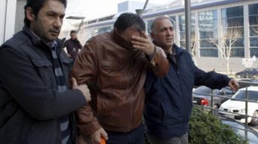 Bankadan Itibaren Takip Ettiği Şahsın Aracından 30 Bin TL &Ccedil;aldı