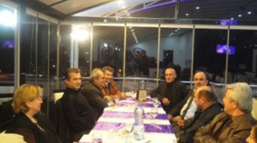 Tosya Ptt&rsquo;de Emekliye Ayrılan Personel İ&ccedil;in Yemek D&uuml;zenlendi