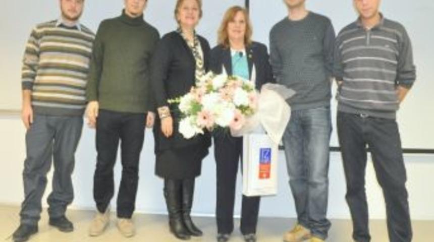 İzmir &Uuml;niversitesi&rsquo;nde Konuşan Hatice Tatlı: