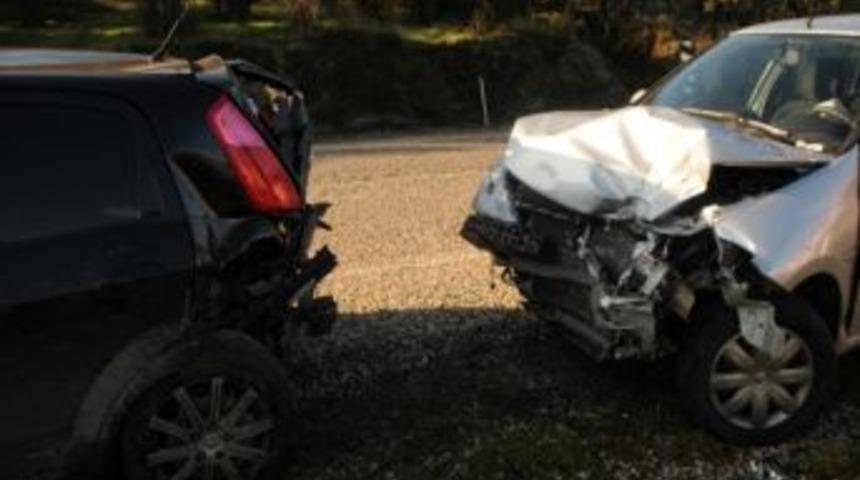 Buzlanan Yolda Kaza: 5 Yaralı