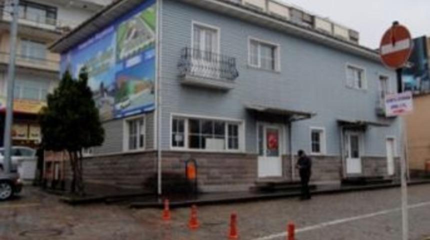 Ak&ccedil;akoca Belediyesi'ne Ait Eski Ptt Binası Yıkılıyor