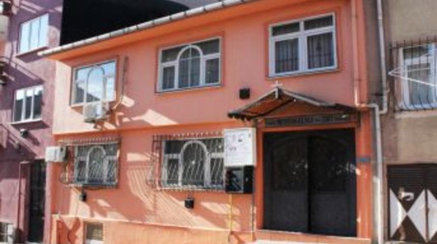 Kilise G&ouml;revlisine Suikast Hazırlığı Iddiasıyla 13 Kişiye G&ouml;zaltı