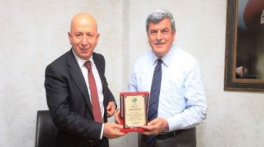 Başkan'a Metsend&rsquo;den Plaket