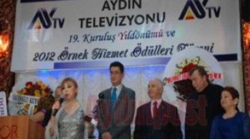 AY TV Geleneksel Hizmet &Ouml;d&uuml;lleri sahiplerini buldu