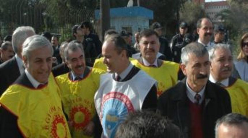 &Ouml;ğretmenlerin Eyleminde Gerginlik