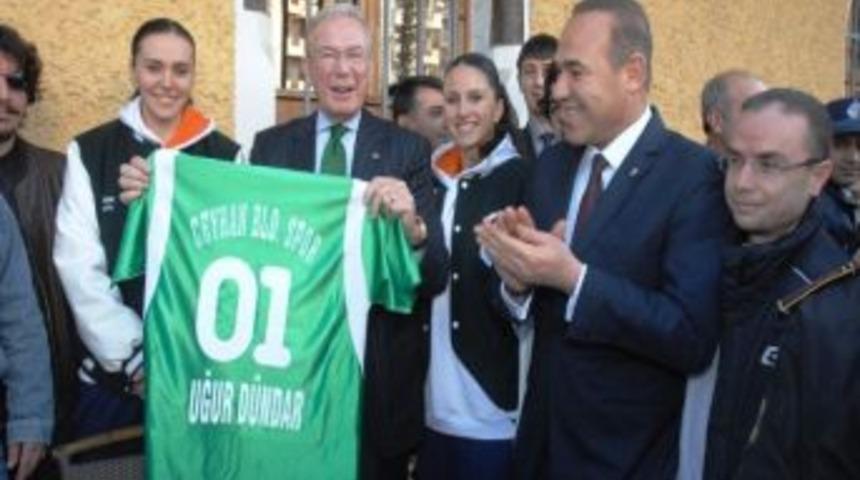Uğur D&uuml;ndar&rsquo;a Ceyhan Belediyesi Forması