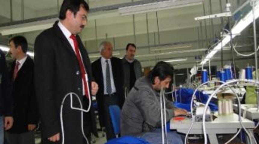 Başkan Uzunkaya Sungurlu Giyim Sanayi'ni Ziyaret Etti