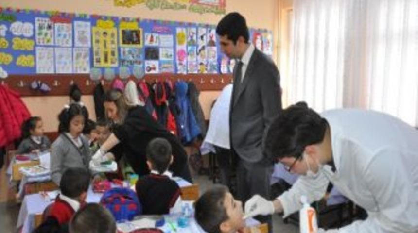 Mobil Hastane İle İl&ccedil;edeki T&uuml;m &Ccedil;ocukların Dişleri Kontrol Edildi