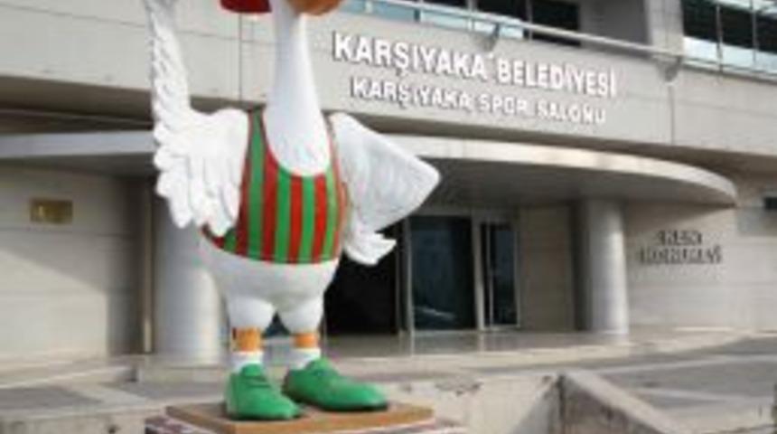 Karşıyaka'ya Pelikan Heykelleri Dikildi