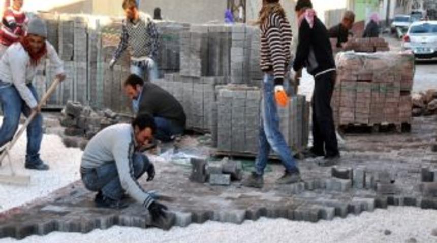 Ak&ccedil;akale Belediyesi, Sokaklara Kilitli Parke Taşı D&ouml;ş&uuml;yor