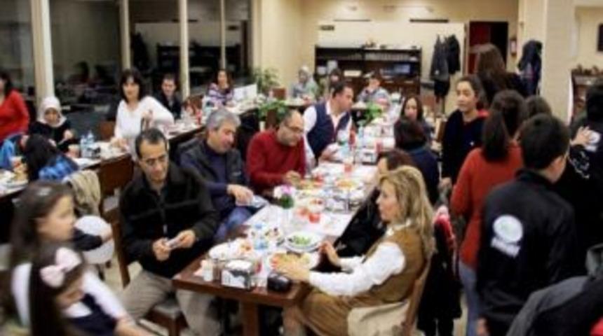 Okulun Tenis Kul&uuml;b&uuml;ne Sponsor Desteği