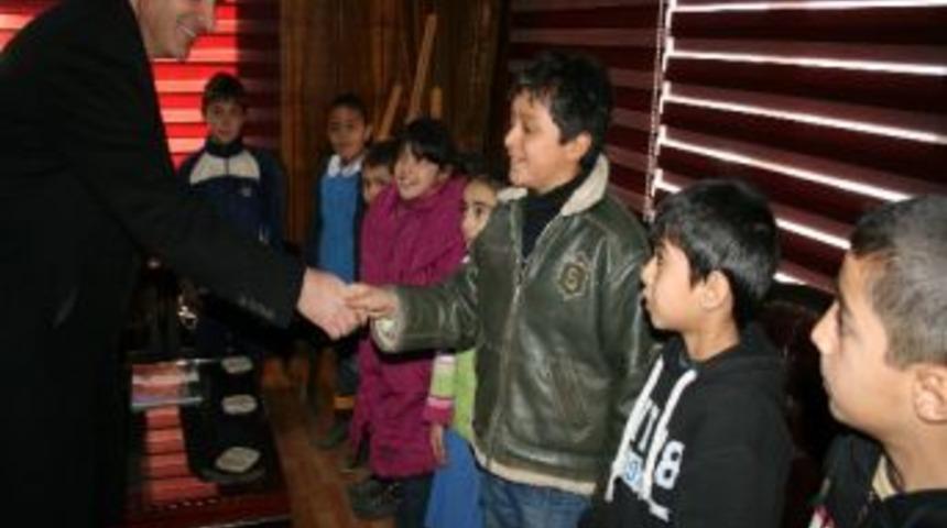 &Ouml;merli Belediyesi'nden Suriyeli Ailelere Yardım