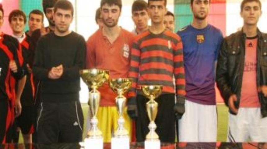 Silvan'da Halı Saha Turnuvası Sona Erdi