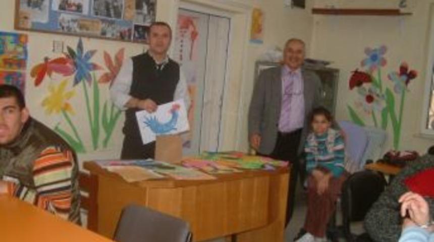 Zihinsel Engelli Gen&ccedil;ler Resim Yapmayı &Ouml;ğrendi