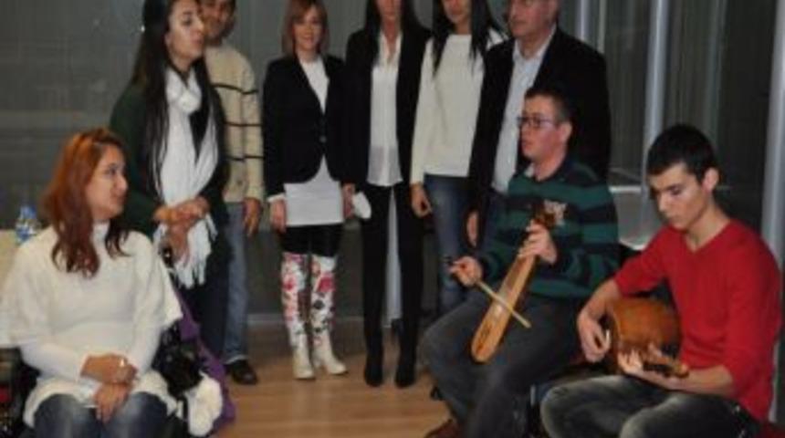 'Engelsiz Nağmeler' Projesi B&uuml;y&uuml;k Ilgi G&ouml;r&uuml;yor