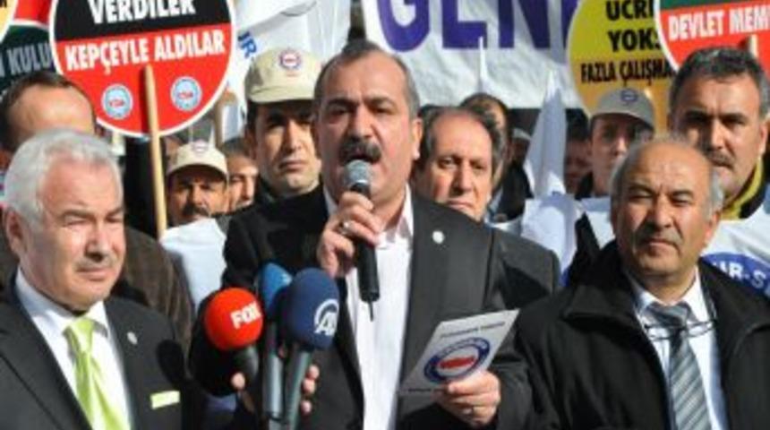 Memurdan Tencereli, Kuru Soğanlı Ve Ekmekli Protesto