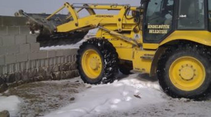 Mera Alanına Yapılan Ka&ccedil;ak Yapılar Yıkıldı