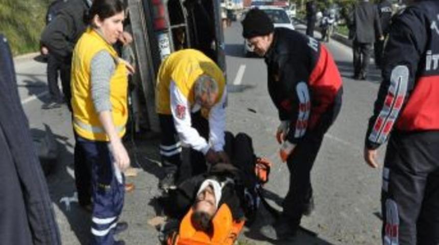 Tarsus&rsquo;ta Trafik Kazası: 3 Yaralı