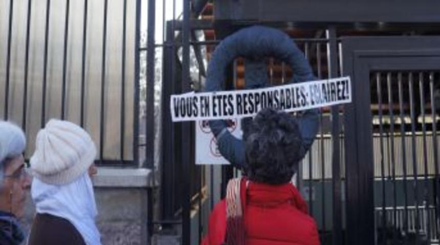 PKK'lı Kadınların Fransa'da Infazına Siyah &Ccedil;elenkli Protesto