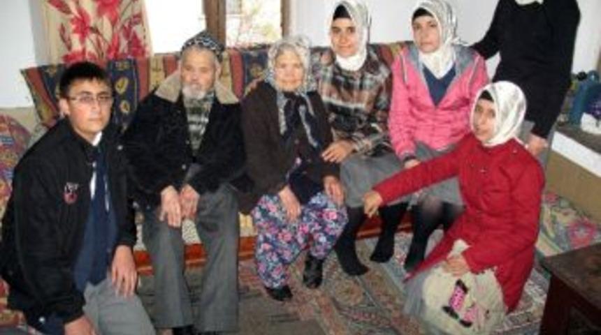 Beyşehir&rsquo;de Liseli Gen&ccedil;ler, Yaşlı Ve Hastaları Tespit Ediyor