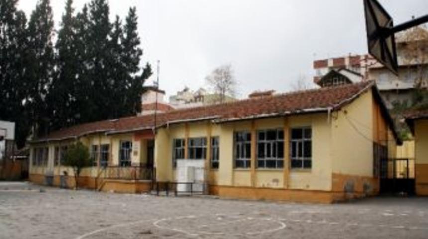 Sel&ccedil;uk'ta Yıkılan Okulun Yenisi Yapılacak